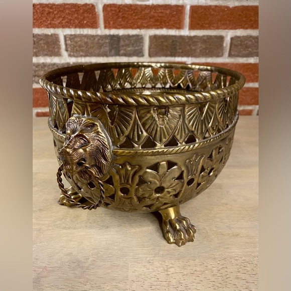 Decorative Crafts Inc Large Brass Jardiniere with Lion Heads and Paws MCM - Picture 10 of 11